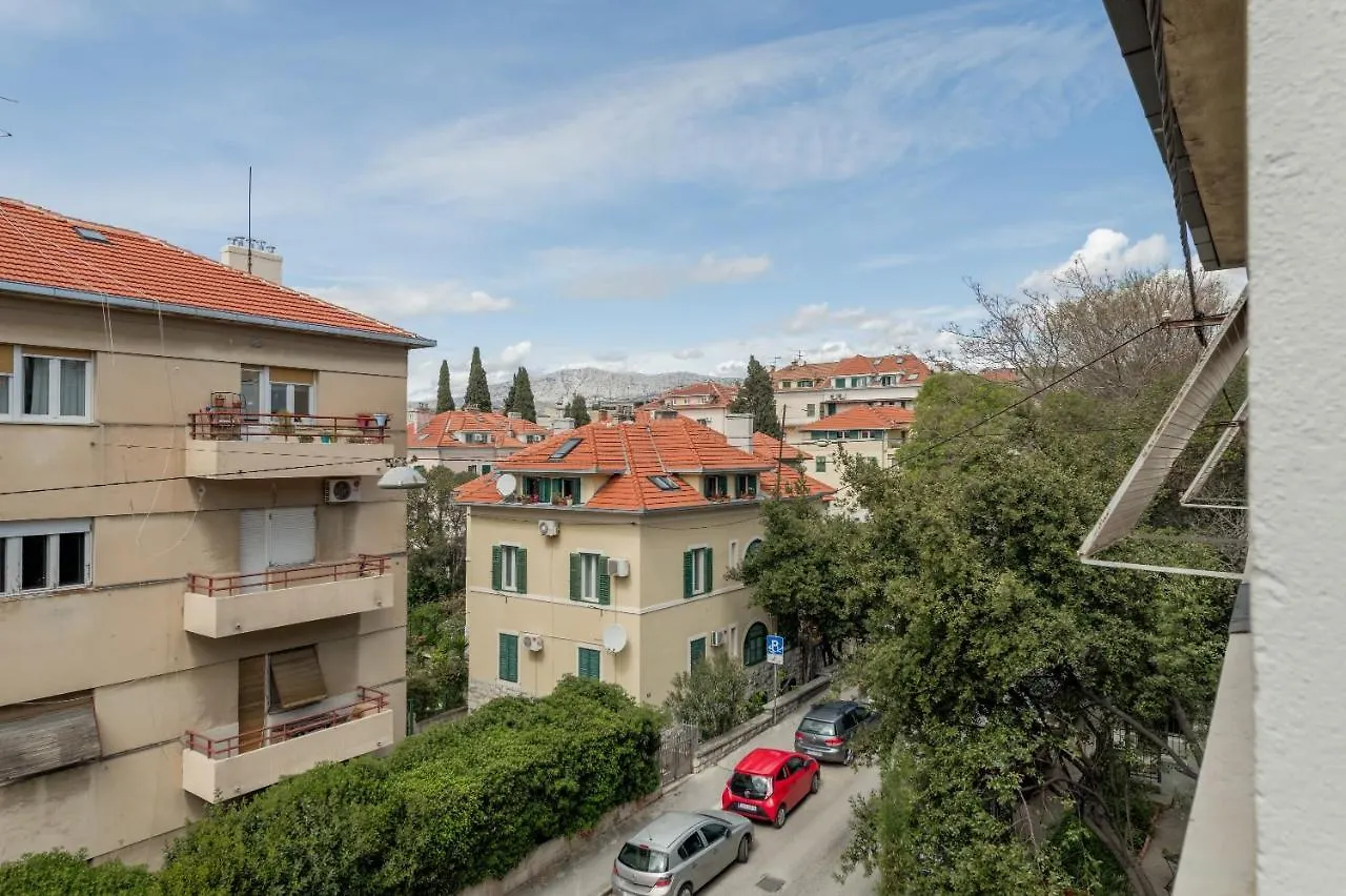 Apartment Dinka With Terrace Split