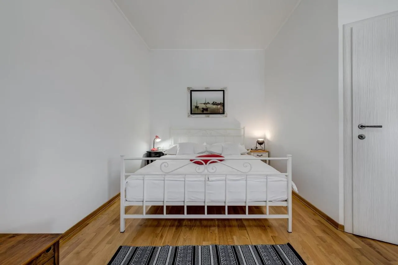 Apartment Dinka With Terrace Split