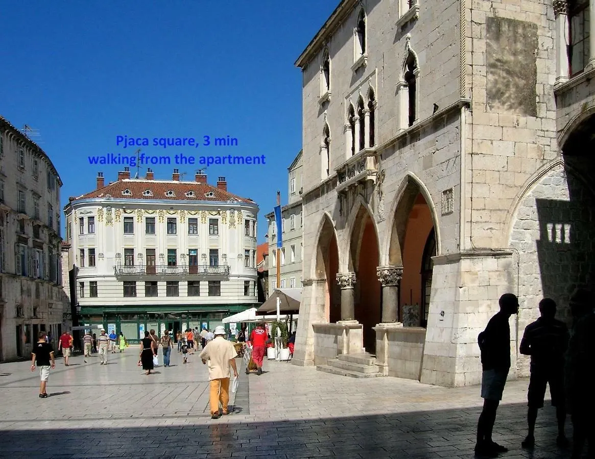 Apartment Dinka With Terrace Split